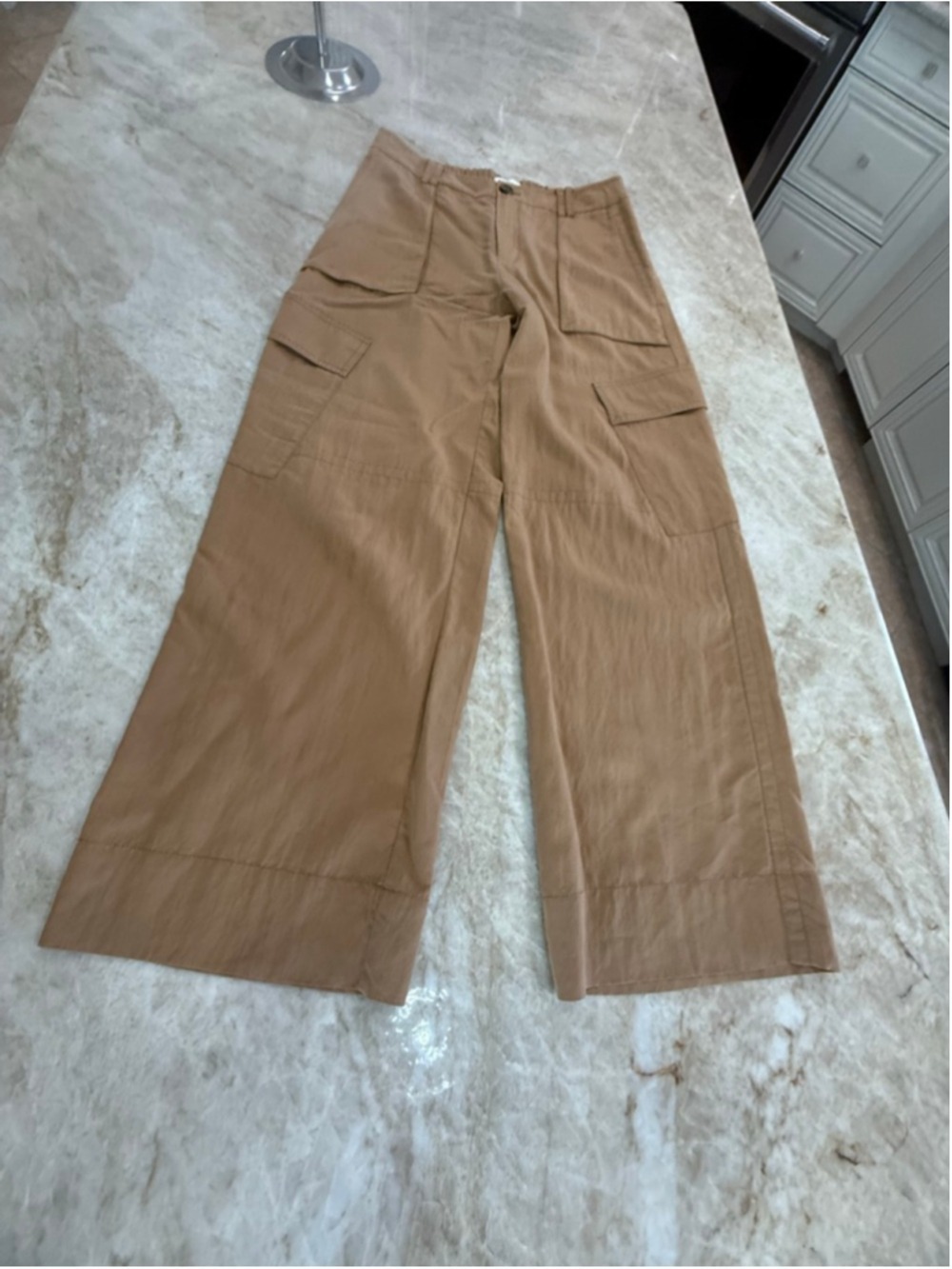 Vince. Brown Wide Leg Cargo Pants Size 8, luxury, lightweight, neutral classic